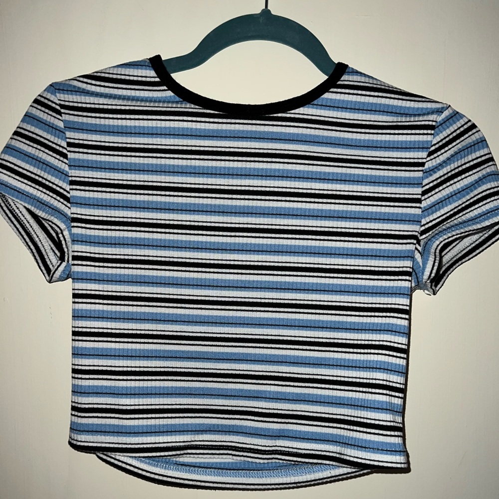 Crop top - Blue, white, and black baby tee